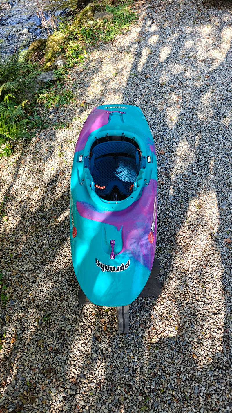 Pyranha Helectron L Cotinga Blue Ex-Demo