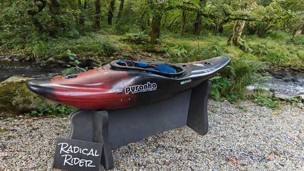 Pyranha Firecracker 252 Elite Black/Red/Red Ex-Demo